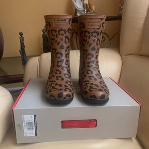 New HUNTER Original Refined Hybrid Short Leopard Waterproof Rain Boot.